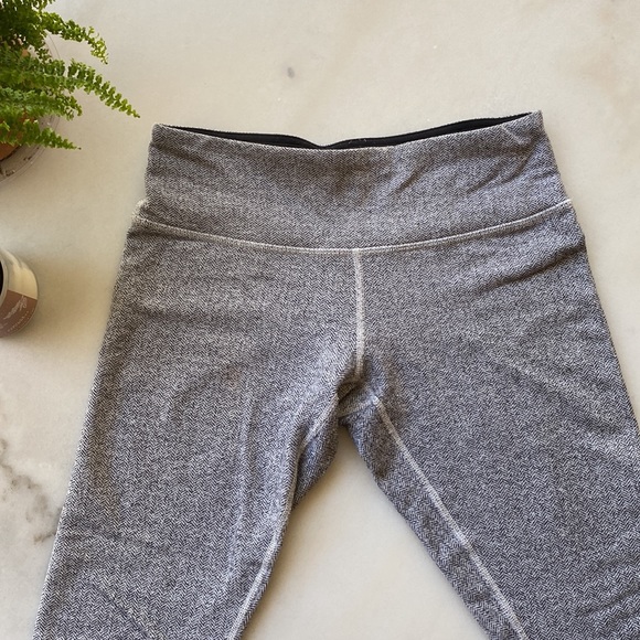 Lululemon Wunder Under Crop Herringbone White Black Size 6 - Picture 8 of 15